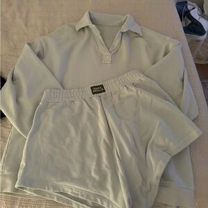 Daily drills set Light blue collared sweatshirt and shorts!